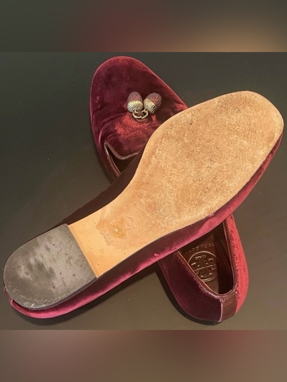 Tory Burch Burgundy Velvet
Acorn Charm
"Smoking Slippers" Loafers
Size 7M - Picture 5 of 6